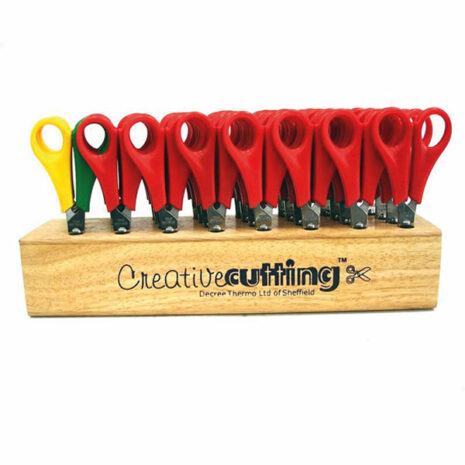 bertie-cutting-scissors